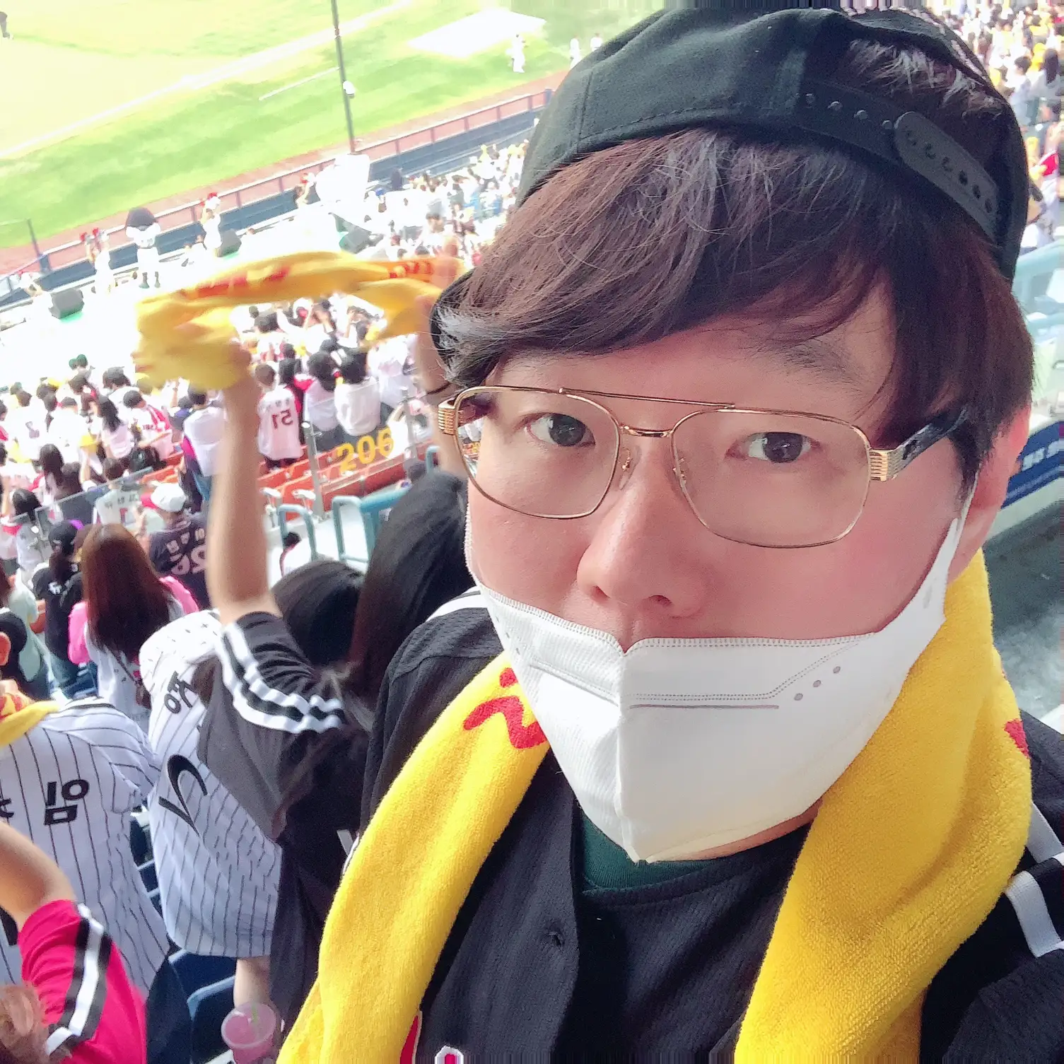 한국은 지금 프로야구 시즌이 한창입니다~
베트남에도 LG 트윈스 팬이 있으시면 좋아요를 눌러주세요~😀😀😀 | 아키텍트84