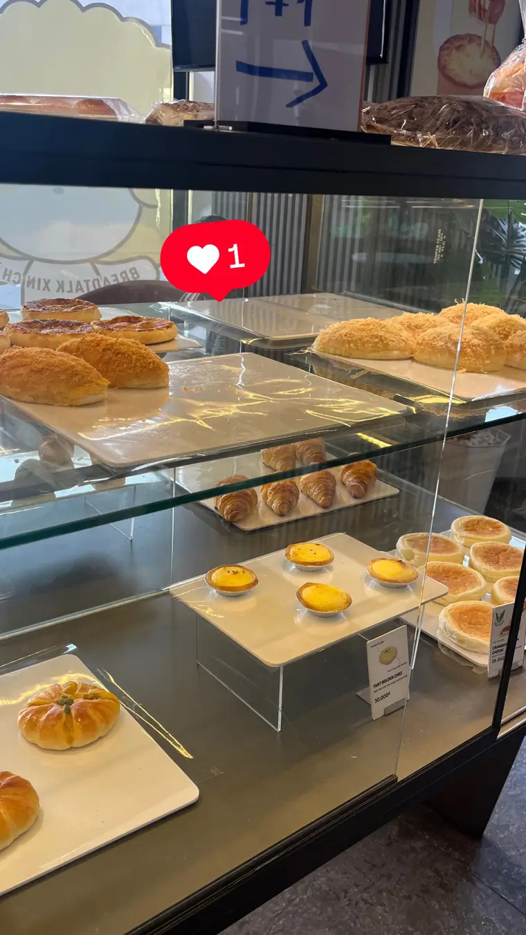 The Sun Avenue에 있는 "Bread Talk" 빵집, 정말 맛있어요! 
오늘 croissant을 하나 샀는데, 빵이 바삭하고 향도 너무 좋아용. 또는 가격도 착해서 완전 만족! 
꼭 드셔보세요!!! 여러분 must try must try!!!! | 박민영