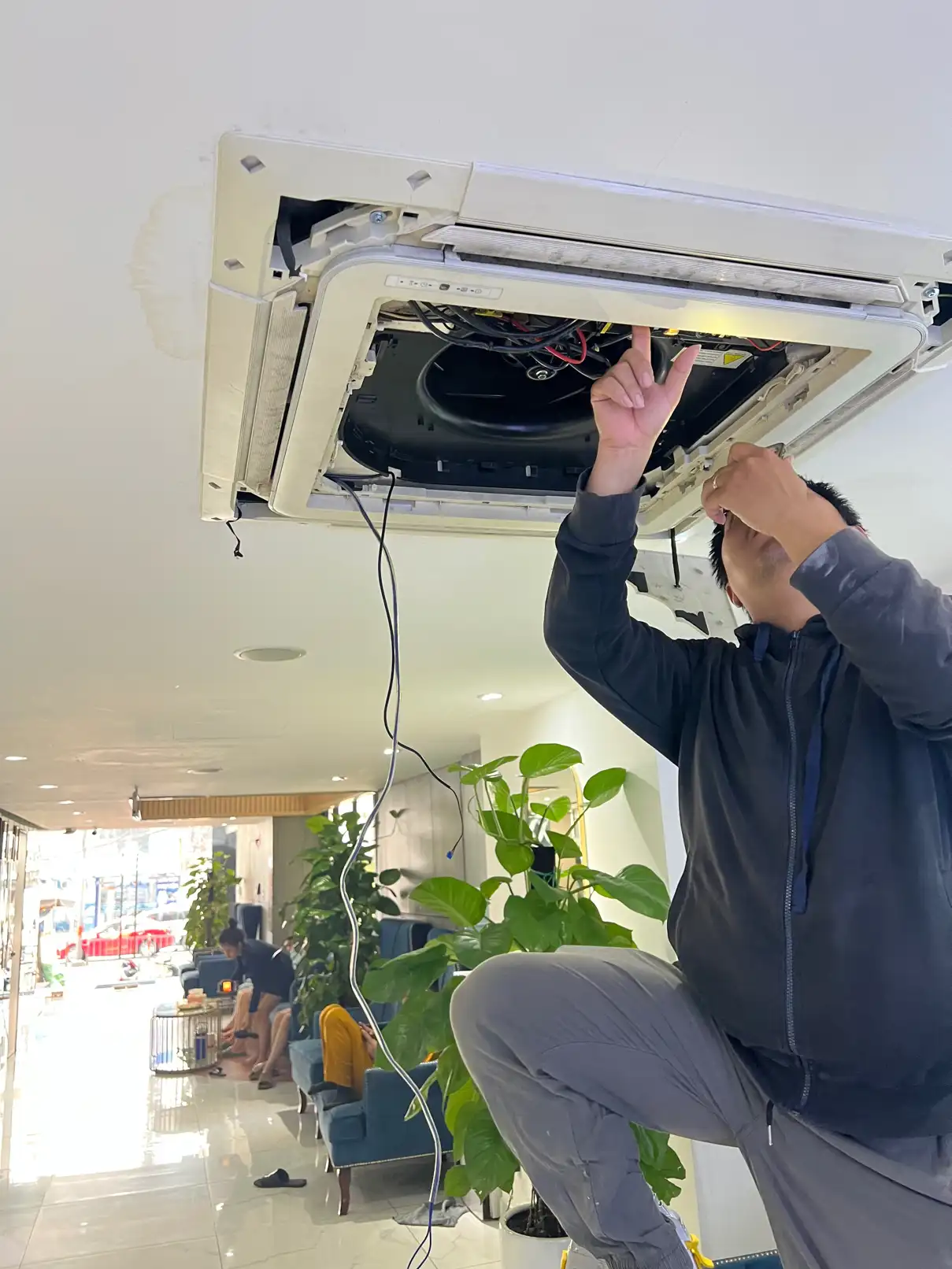 Air Conditioner, Washing Machine, Refrigerator Repair Services
