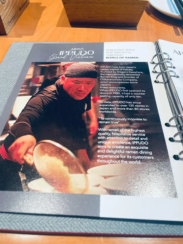 레탄톤에 새로 생긴 IPPUDO 라멘 다녀왔어요! | 오늘 점심은 새로 오픈한 IPPUDO 라멘에서 기본 돈코츠 라멘으로 해결! 🍜
독특하진 않아도 기본에 충실한 맛, 만족스러웠어요. 😌

점심시간이라 그런지 2층까지 꽉 차고, 조금 지나니 대기줄까지 생기더라고요.
가실 분들은 점심 피크 시간대를 살짝 피해가는 걸 추천!

혹시 여러분의 최애  ... | 6ixgo