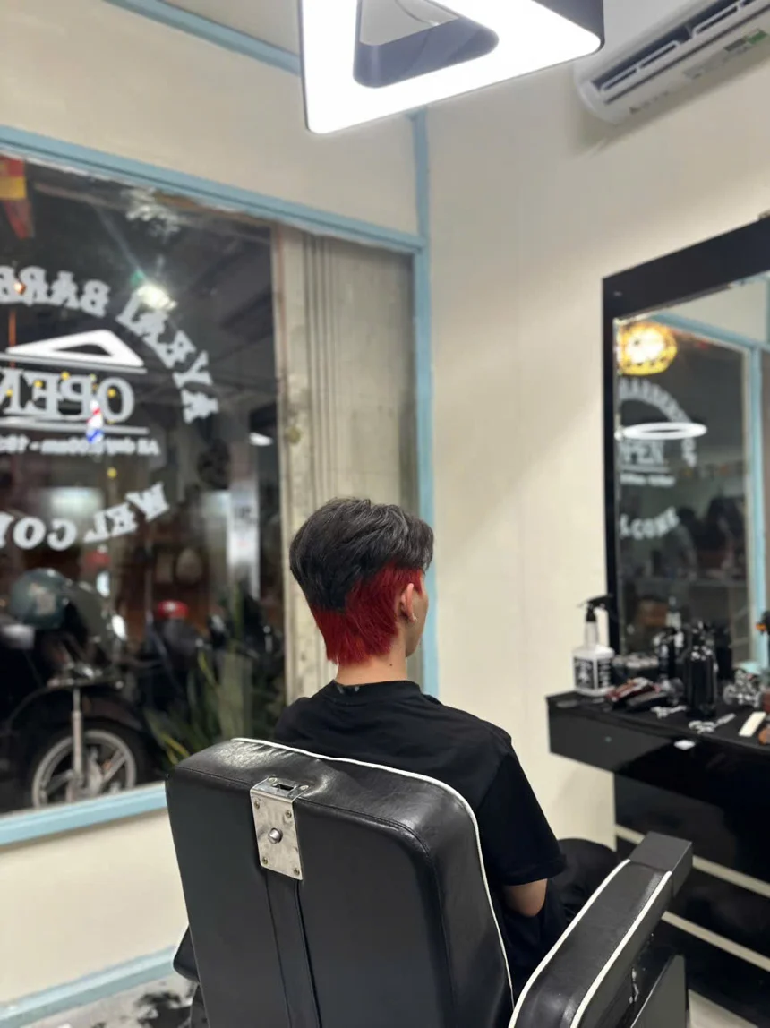 Professional men's haircut service in District 2 – AyeAi Barbershop - 5