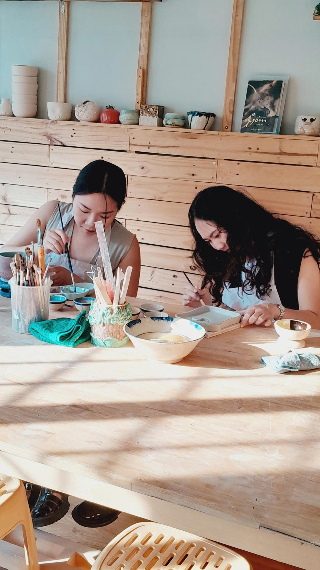 Enjoy a fun pottery experience and take home your creation in just 3 hours!