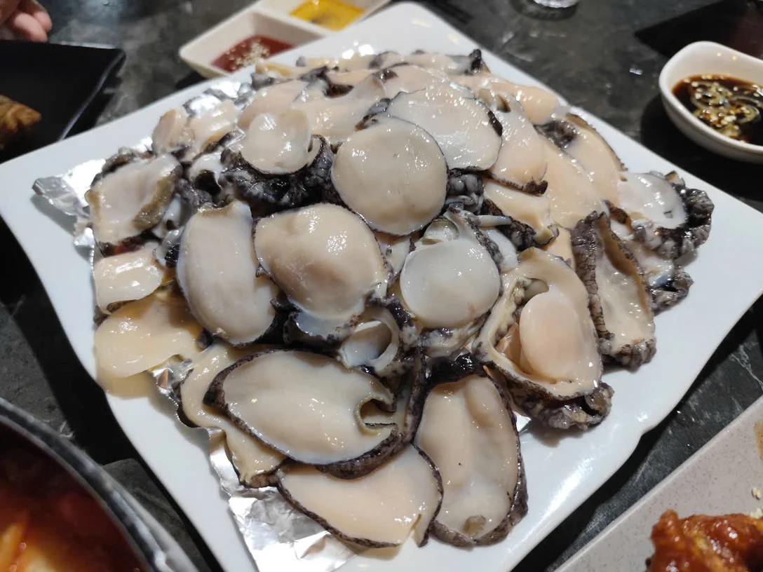 어제 모처럼 전복 먹었어요.  죠은거 먹었는데. 술마시고 술병 났어요 ㅠㅠ | Principal.Joo