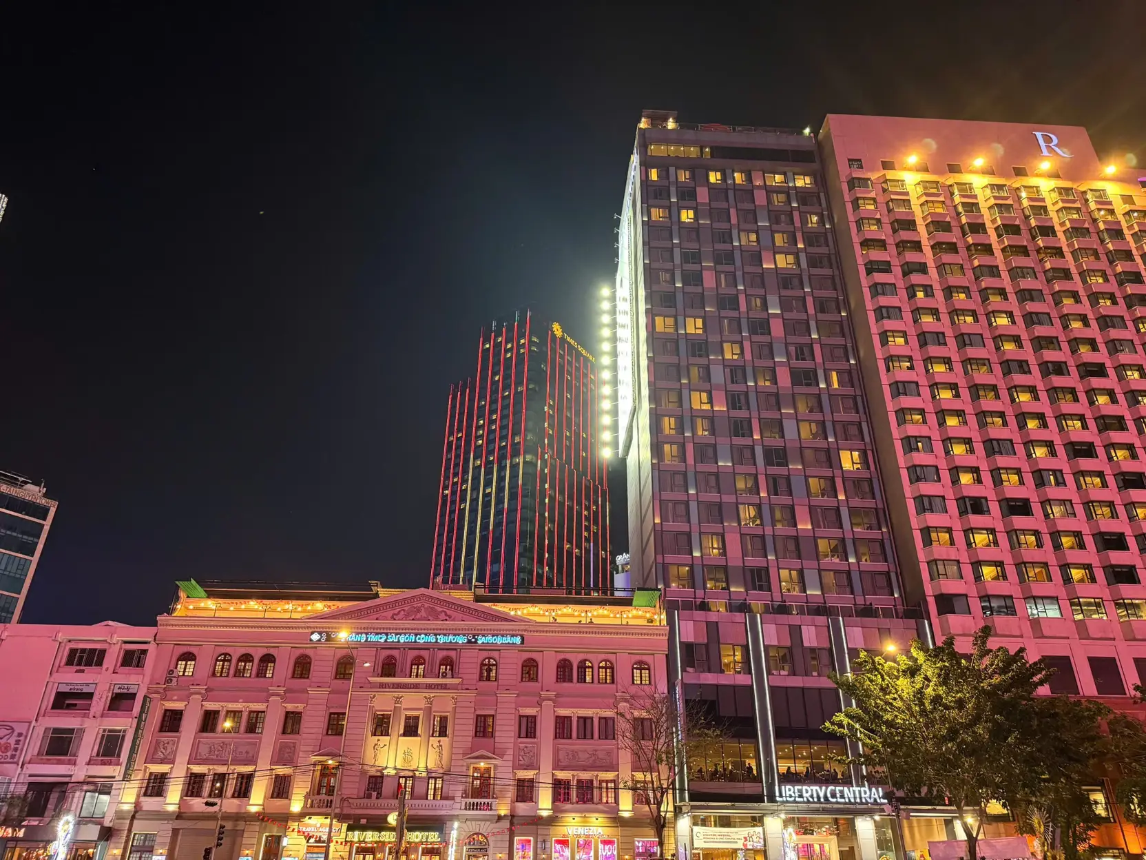 Ho Chi Minh City on the day of the grand celebration!!!
🇻🇳🇻🇳🇻🇳

 #celebration #3004 | gin