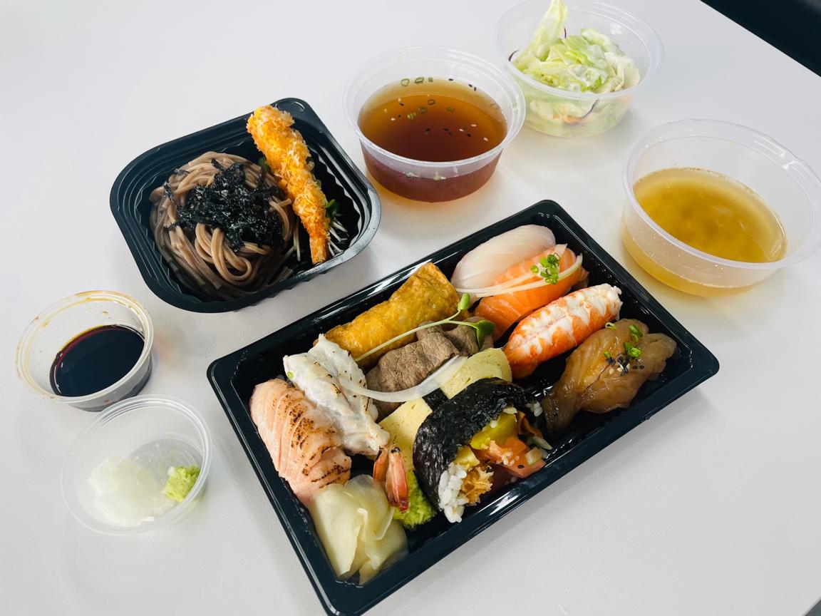 추천해요 - 청춘스시 Chung Chun Sushi | 오늘 점심으로 청춘스시에서 런치 세트 메뉴를 주문했는데, 정말 만족스러웠습니다! 🍣
초밥 구성도 알차고 양도 딱 적당해서 가성비 좋은 한 끼를 즐길 수 있었어요.
특히, 스시가 깔끔하고 신선해서 점심에 가볍게 스시를 즐기고 싶을 때 딱 좋은 곳이라고 생각합니다.

📍 위치: 2군 안푸

초 ... | 6ixgo
