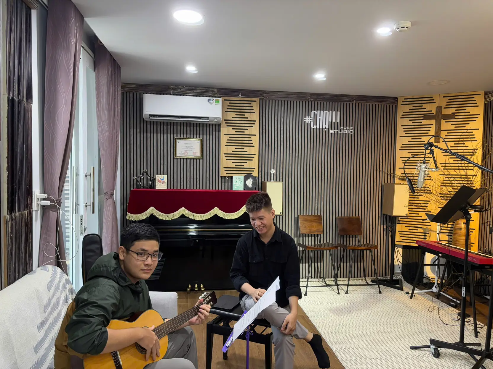 기타로 마음을 울리다 – Chạm Studio에서 시작하세요!