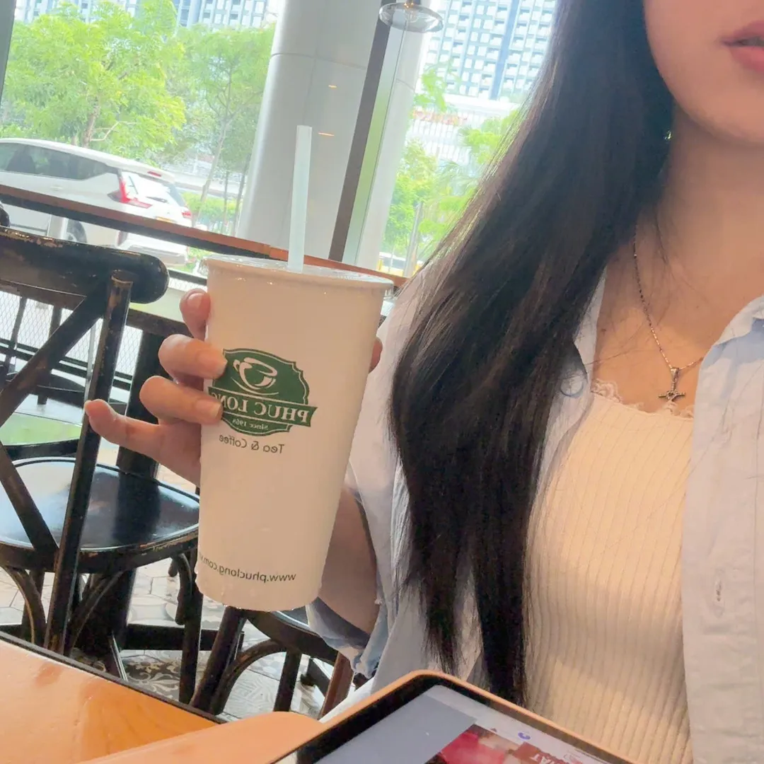 🌿 바쁜 일상 속에서도 잠시 멈춰 조용히 앉아 책을 읽는 이 시간이, 요즘 제일 소중한 힐링 시간이 되었어요. >> | Eunhye