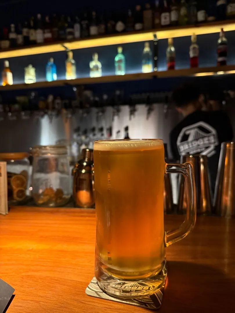 맥주 한컵 릴레이
내 쓸쓸함.. 싸이공 맥주는 5천원을 넘지 않았으면 좋겠는데.. 
쓸쓸함 한잔. 온더락으로

https://www.youtube.com/watch?v=UH0woMfHqBo | 사이공도미닉