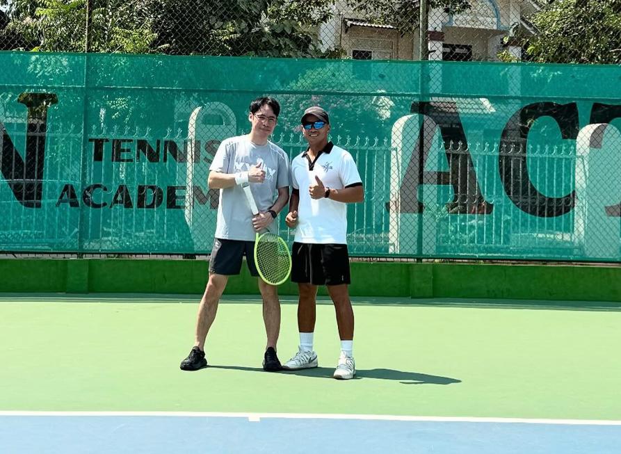 Private tennis lessons on request, multiple levels on international standard courts