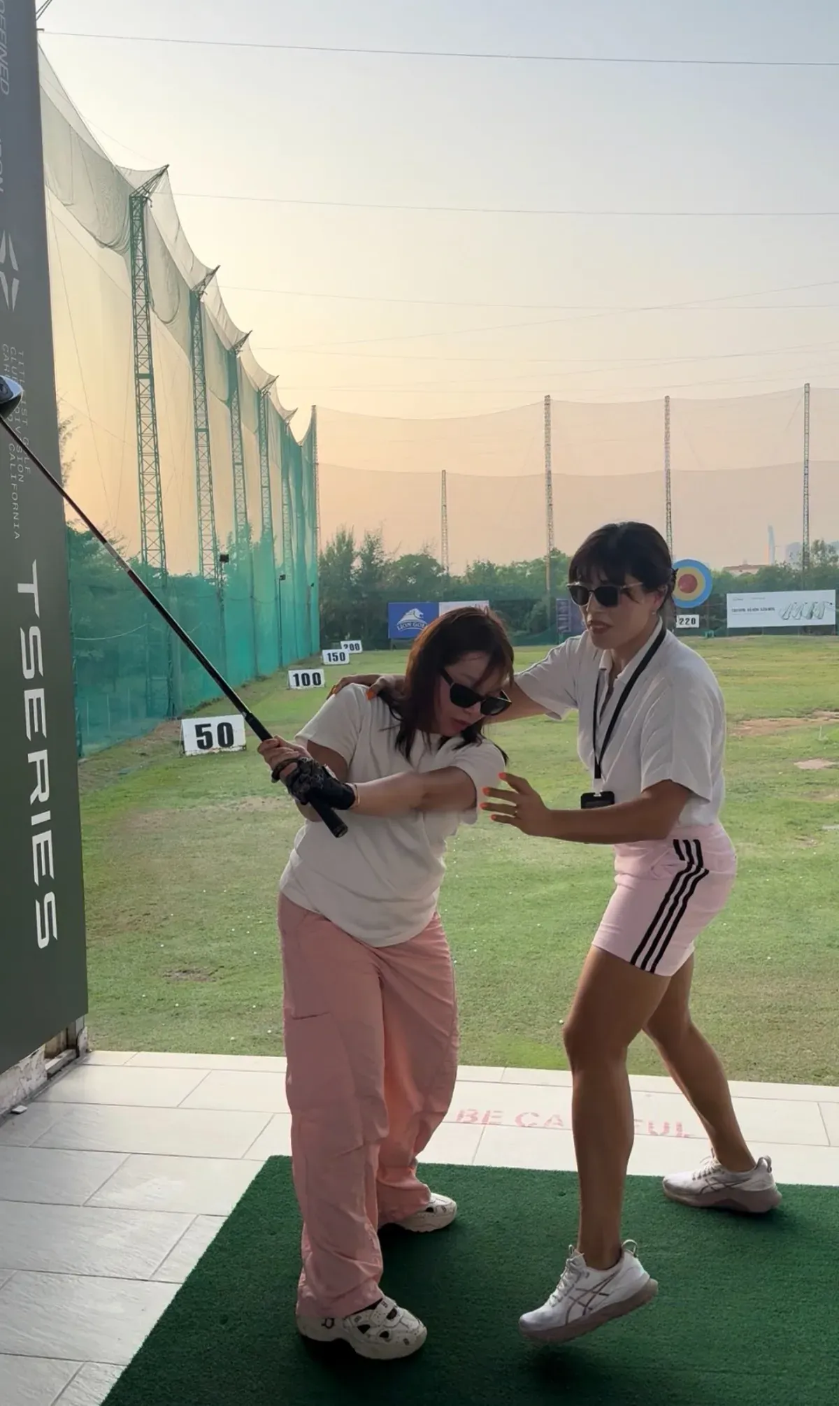 One-point golf lesson by professional Choi Ryeong, specializing in women and juniors, swing correction tailored to my body - 2
