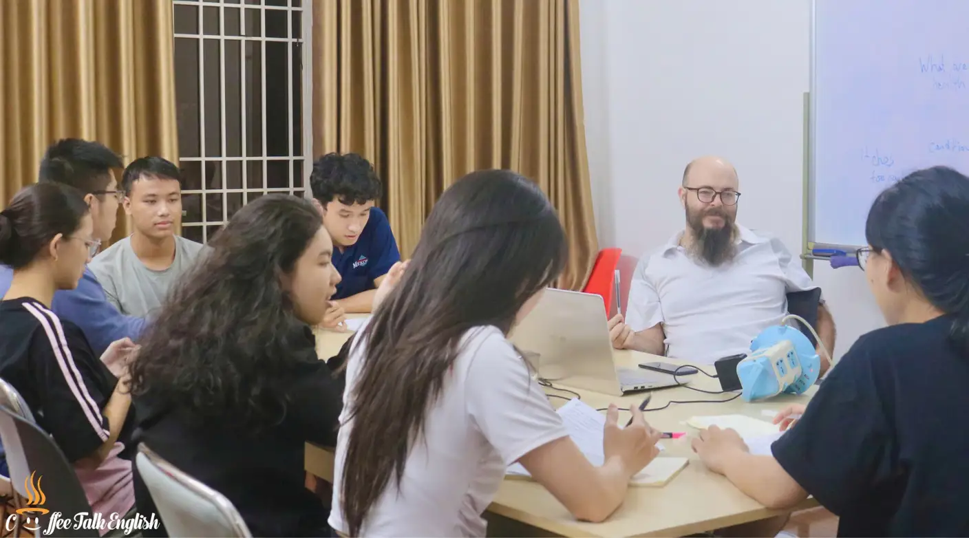 Coffee Talk English: Learn English Naturally and Effortlessly, Like Enjoying a Cup of Coffee