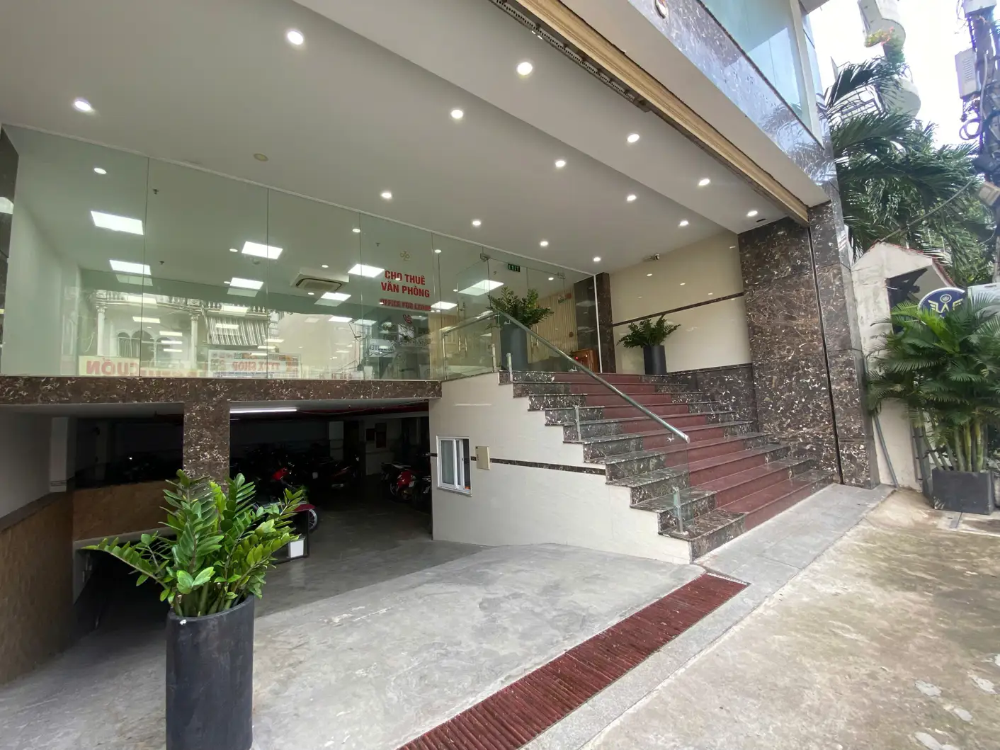Office for rent 105m2 in Tan Son Nhat airport area - Best price in the area