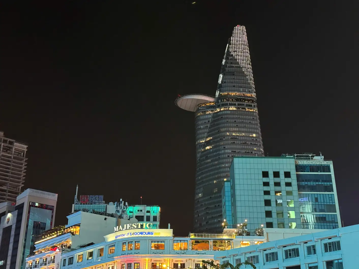 Ho Chi Minh City on the day of the grand celebration!!!
🇻🇳🇻🇳🇻🇳

 #celebration #3004 | gin