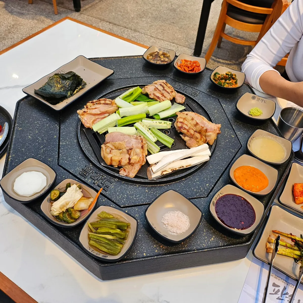 Palgakdo Thao Dien - all