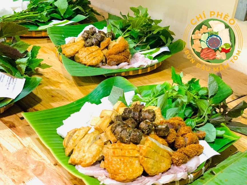 분더우 Chi Pheo 식당 (빈탄 지점) - all