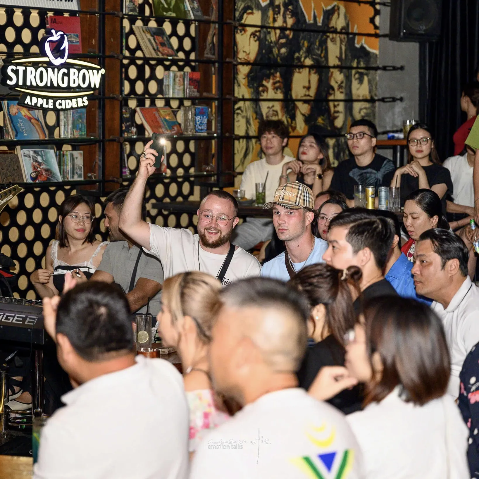 Acoustic Bar - Ngô Thời Nhiệm - 1