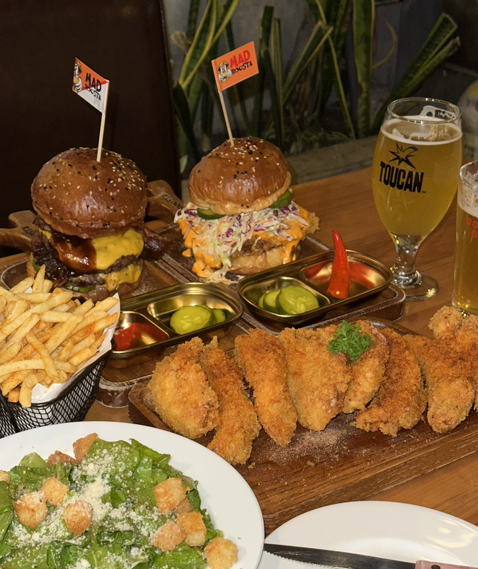 Bạn bè đã giới thiệu Mad Roosta cho tôi, nghe nói đây là quán burger kiểu Hàn Quốc đang hot ở Quận 1, nên tôi đã ghé thăm ngay!
Trước tiên, chất lượng món ăn thật sự rất tốt khiến tôi bất ngờ. G ... | Nguyenng