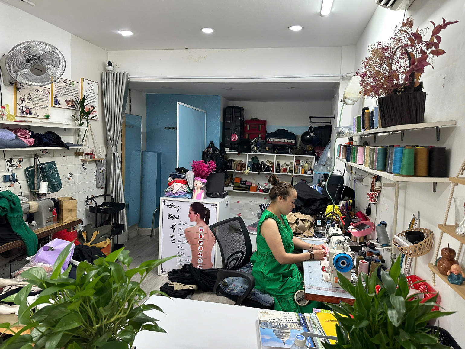 [Ho Chi Minh District 1] Delicate Clothing Alterations  
Nhung Ngô Clothing Alteration Shop