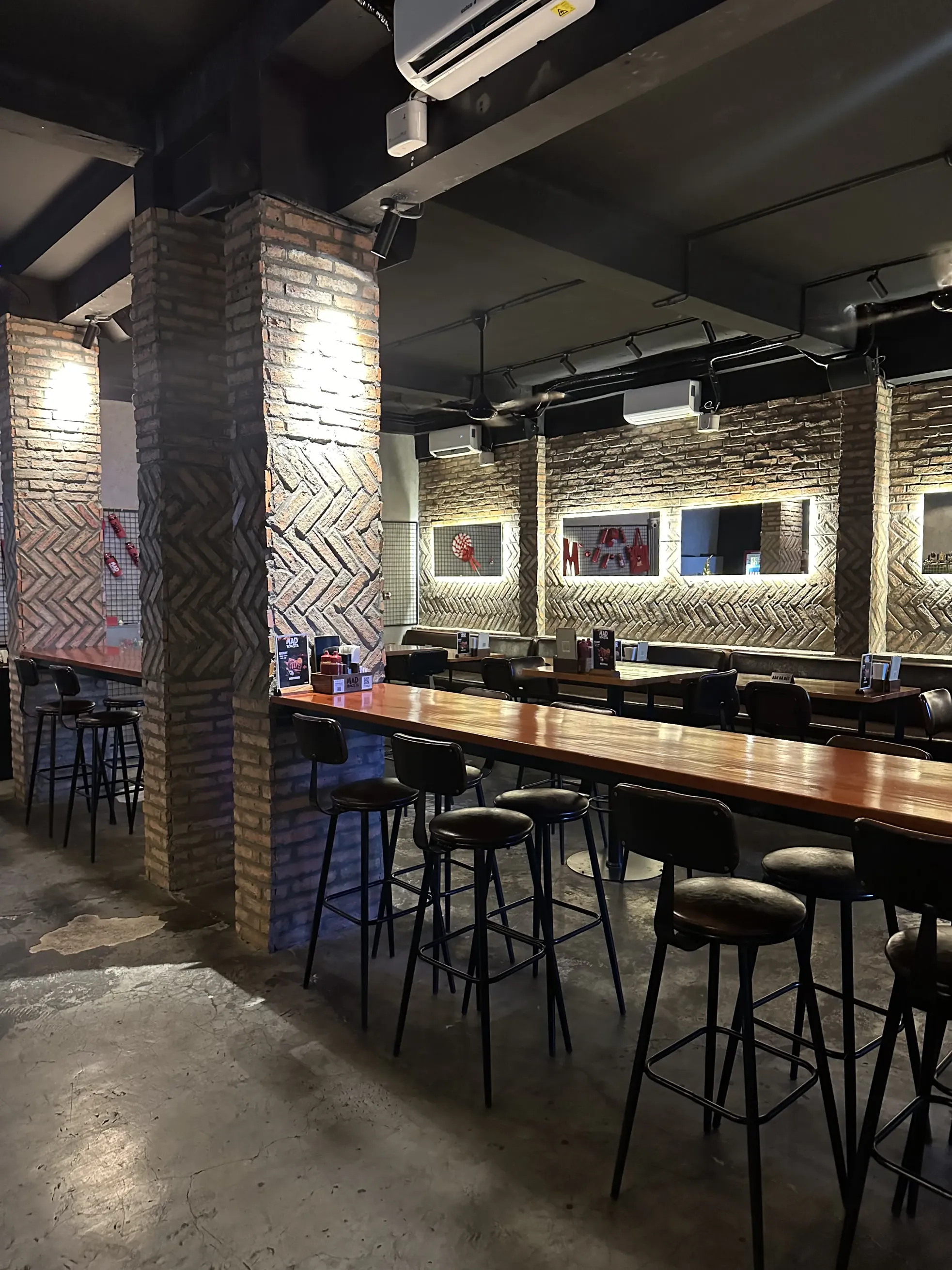 MAD ROOSTA | Burgers & Grill - all