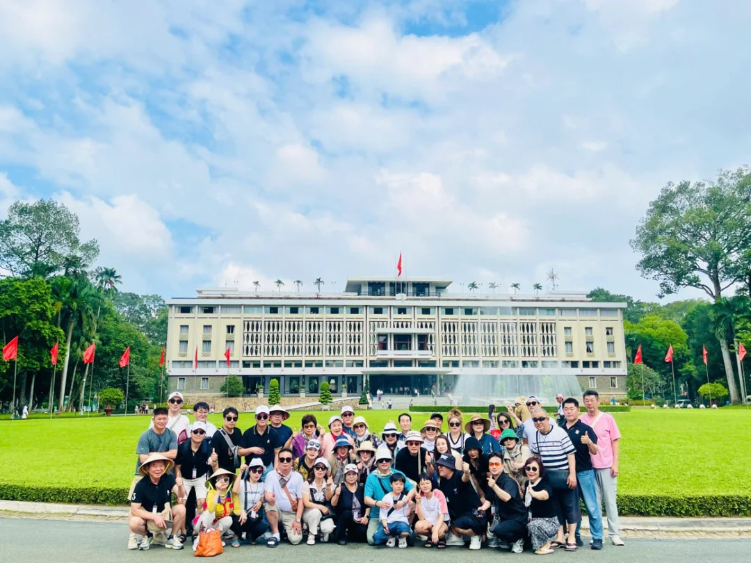 Explore Beautiful Vietnam with Guide Anh Thu - 2