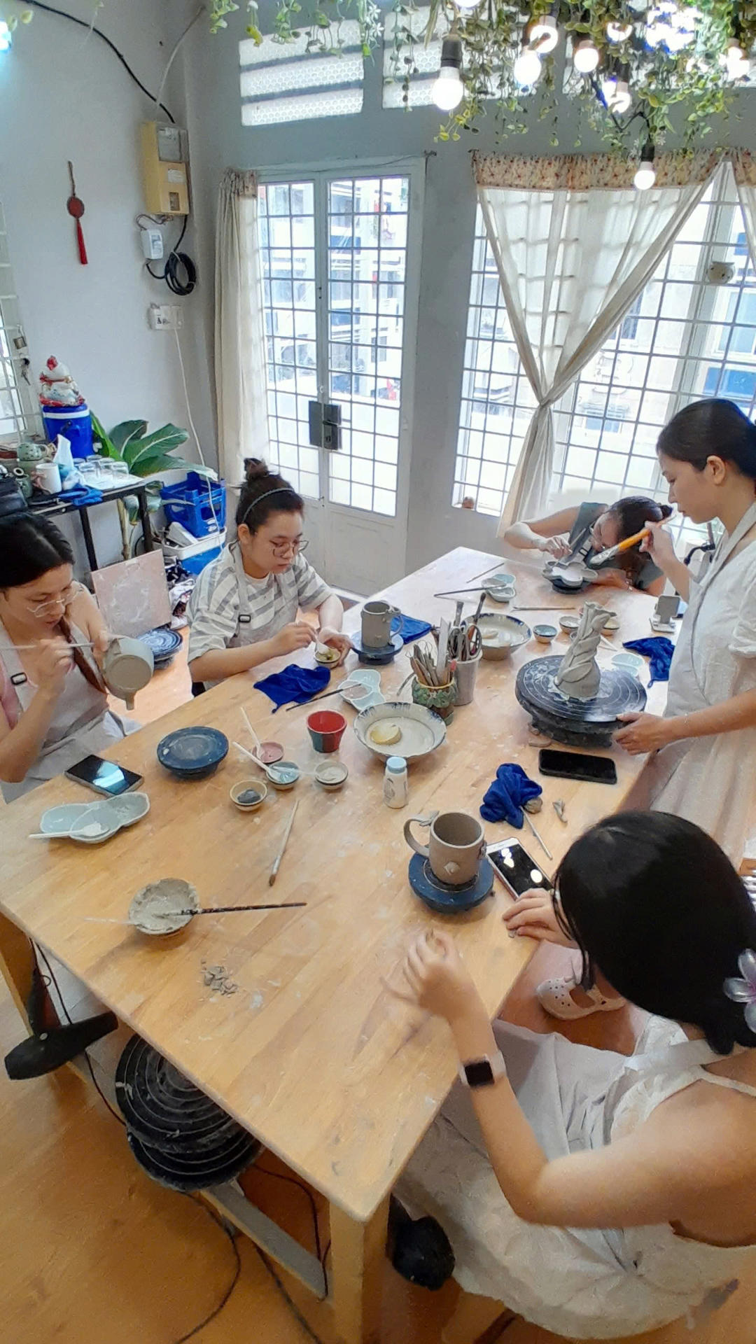 Enjoy a fun pottery experience and take home your creation in just 3 hours!