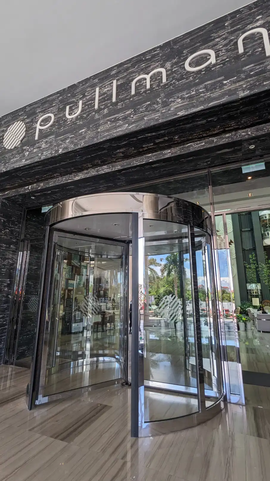 Staying at Pullman Vung Tau, wandering around the town, and having Banh Khot with shrimp and squid for lunch. | Quan_Nguyen