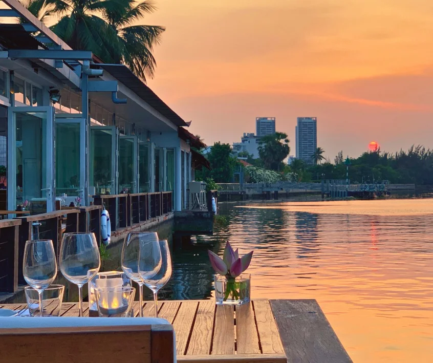 The Deck 사이공 - all