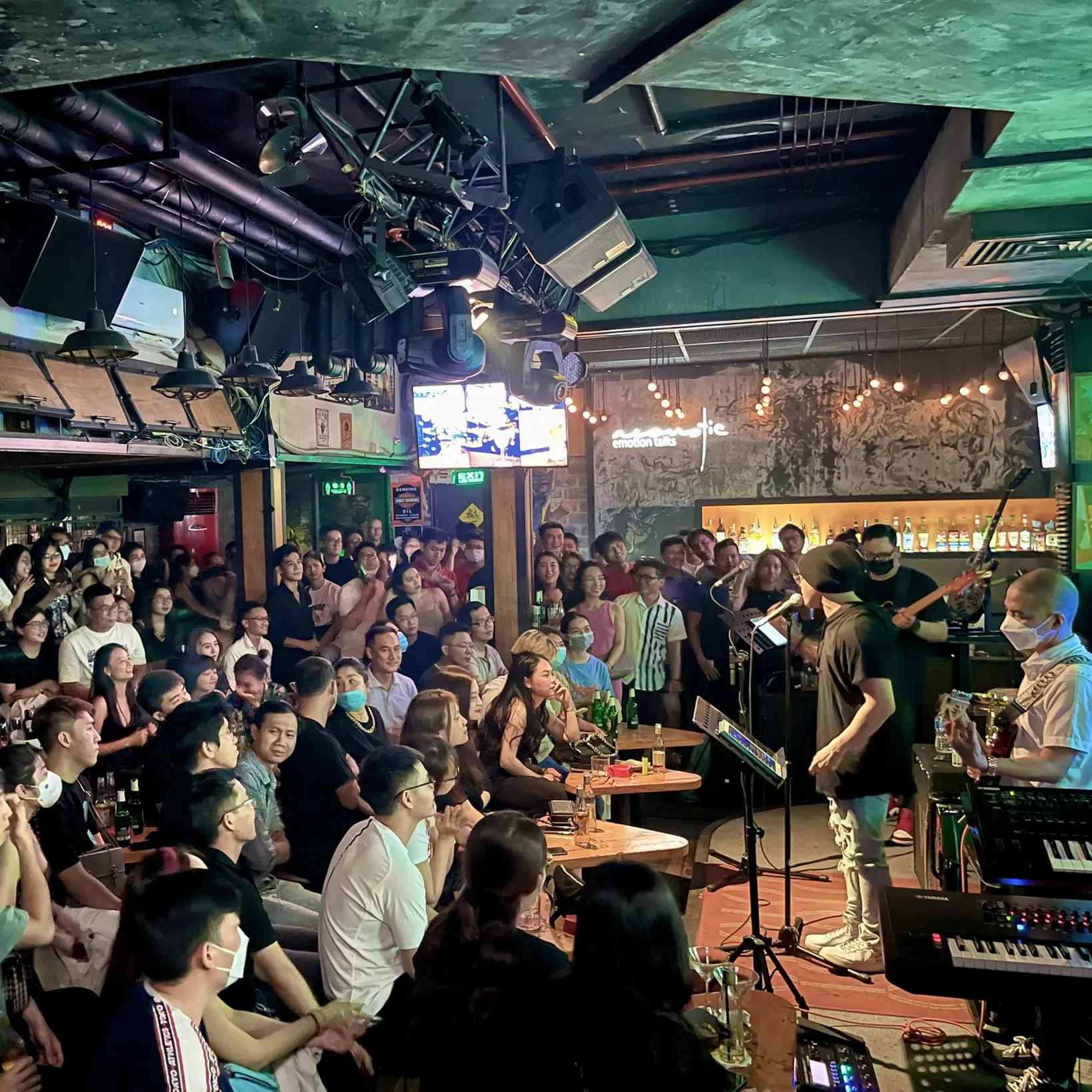 Acoustic Bar - Ngô Thời Nhiệm - 4