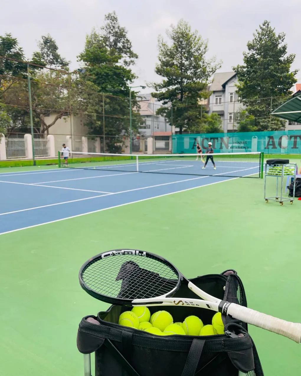 THUÊ SÂN TENNIS TẠI QUẬN 2 - CHƠI TENNIS VỚI SÂN CHUẨN QUỐC TẾ NGAY TẠI TP.HCM - 4