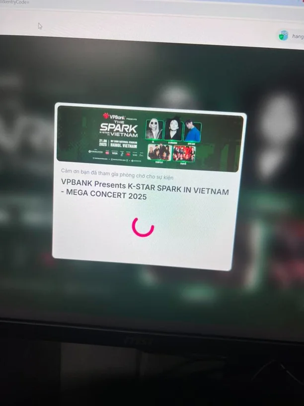 와, G-Dragon의 인기가 베트남에서 이렇게 뜨거울 줄은 정말 몰랐어요 ㅎㅎㅎㅎ
심지어 저도 티켓을 사려고 웹사이트에 접속했는데, 접속조차 안 될 정도였어요.
K-팝 아티스트들이 베트남에 좀 더 자주 와주면 좋겠다는 생각이 드네요 ㅋㅋㅋㅋ | Yerinn