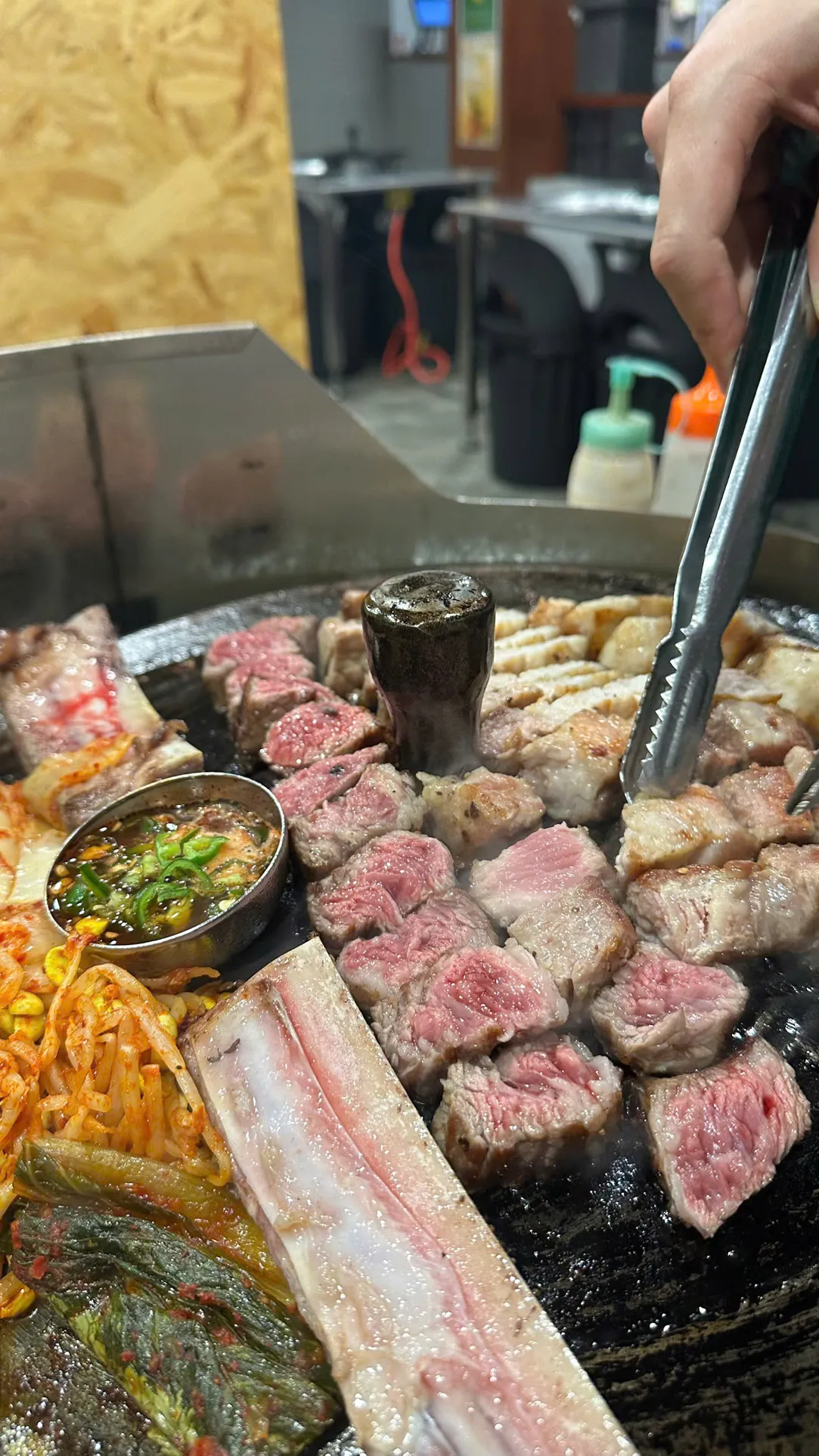 Moggumung Hồ Chí Minh - 1