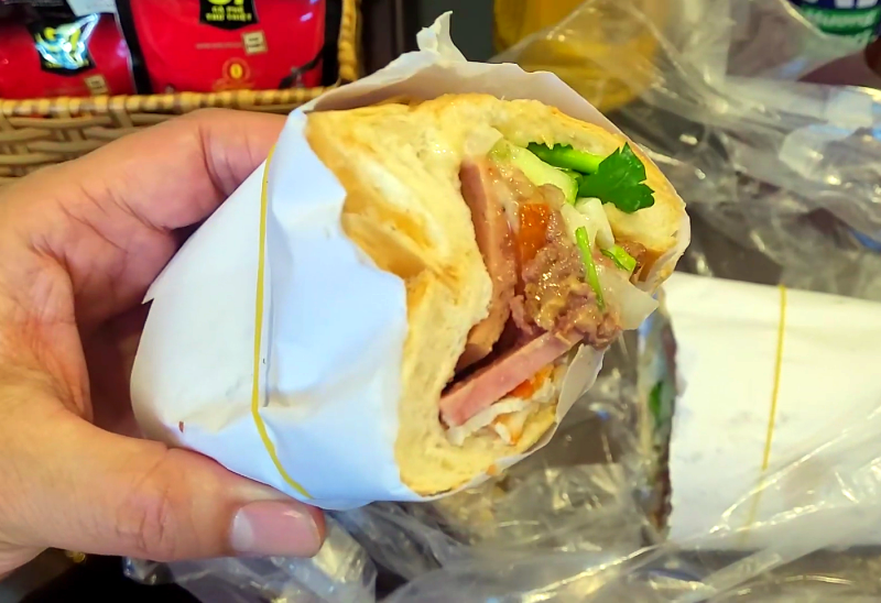 반미 홍 호아 (Banh Mi Hong Hoa) - all