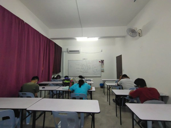 SPM STUDENTS, LETS WITH ME!!!
"Committed to guide you all the way—until A+ is yours in SPM!"